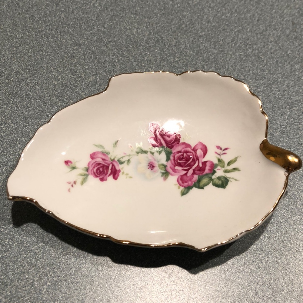 White Porcelain Leaf Shaped Dish